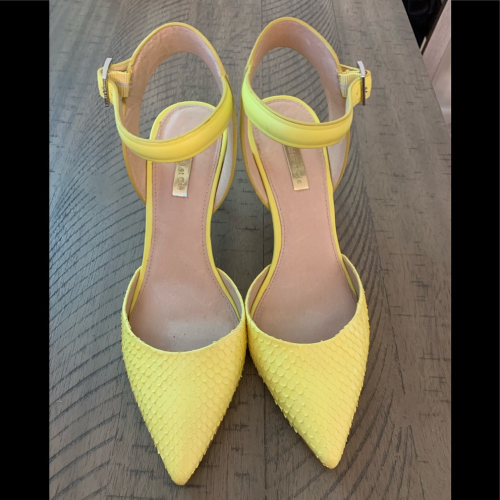 LOUISE ET CIE KOTA ANKLE STRAP PUMP